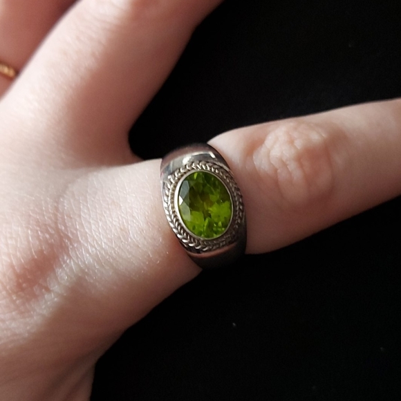 Jewelry - Sajen Silver ring green peridot